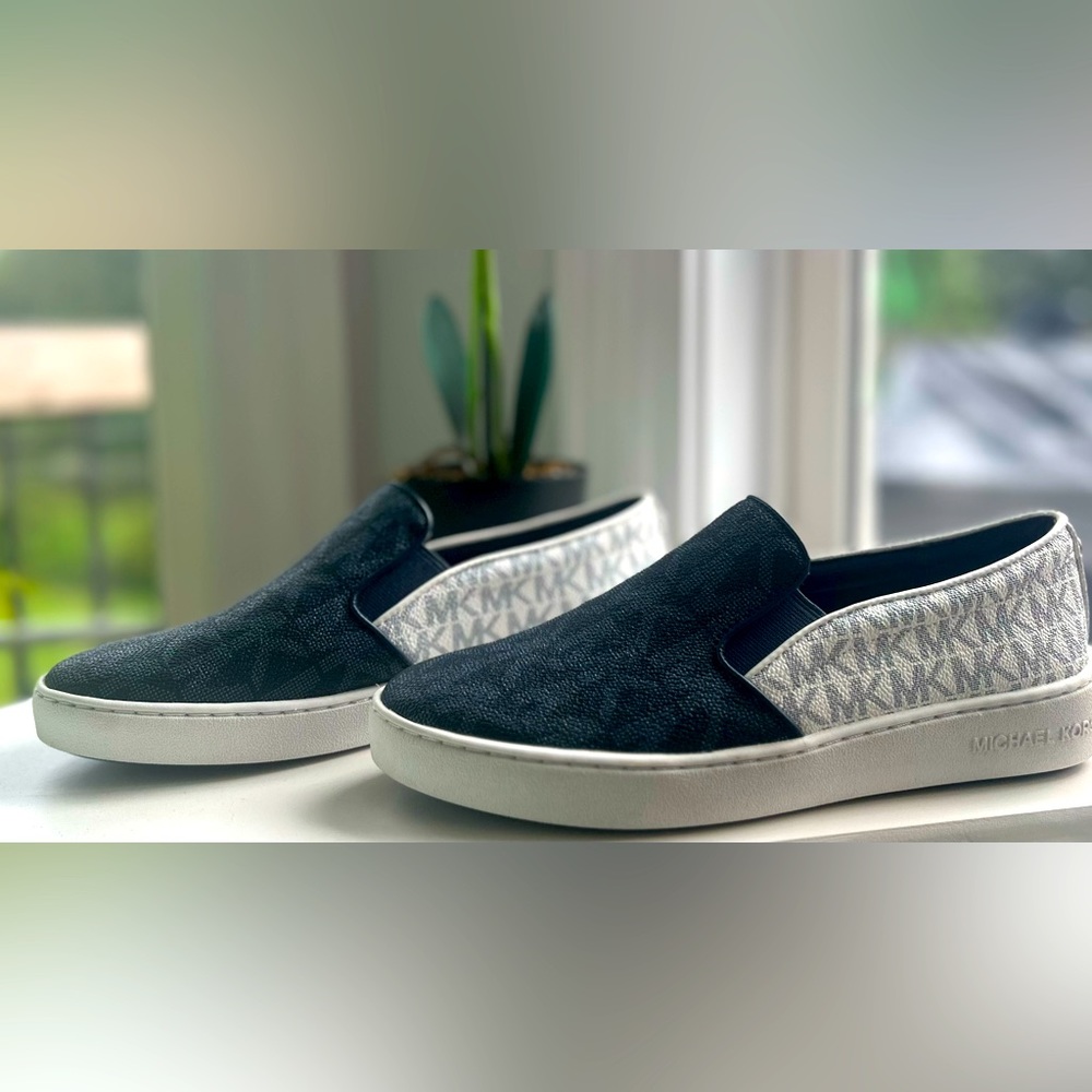 NWOT Michael Kors two tone slide on sneakers size 6.5